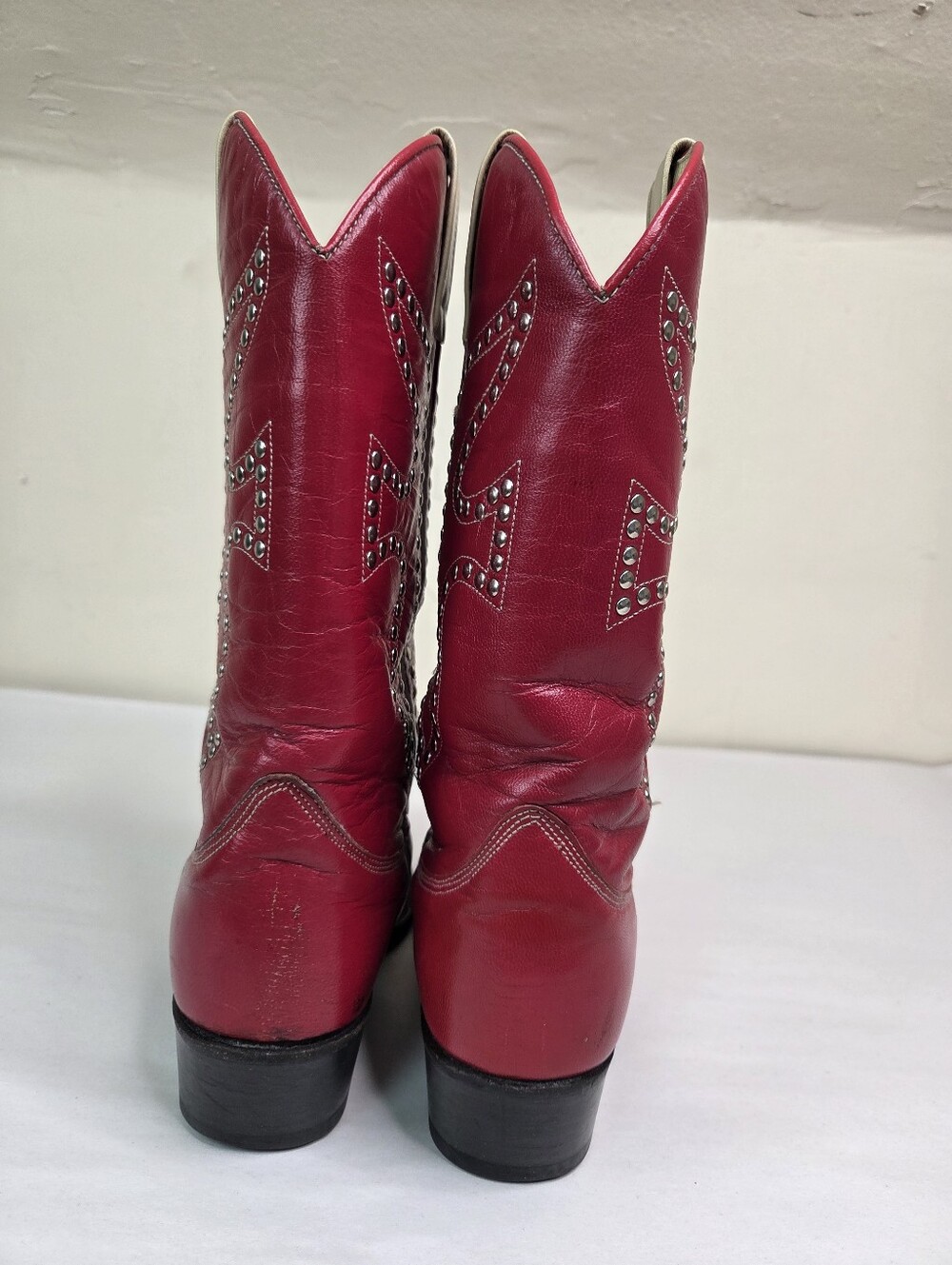 Frye VTG Red Leather Studded Cowboy Boots Beige Trim Silver Studs Western Sz 6.5 - Picture 9 of 16